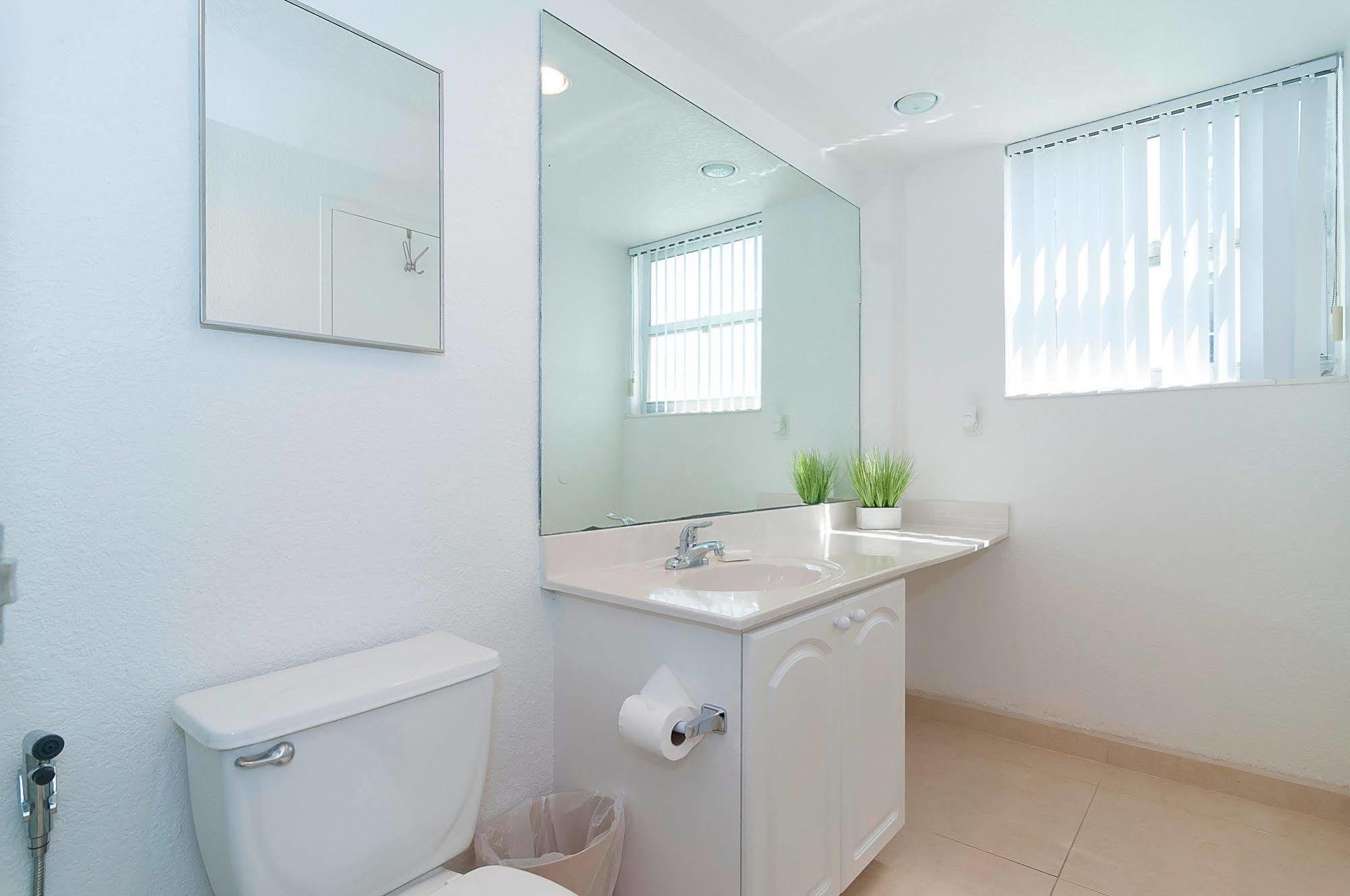 Apartments At Sian Residences Hallandale Beach Bagian luar foto