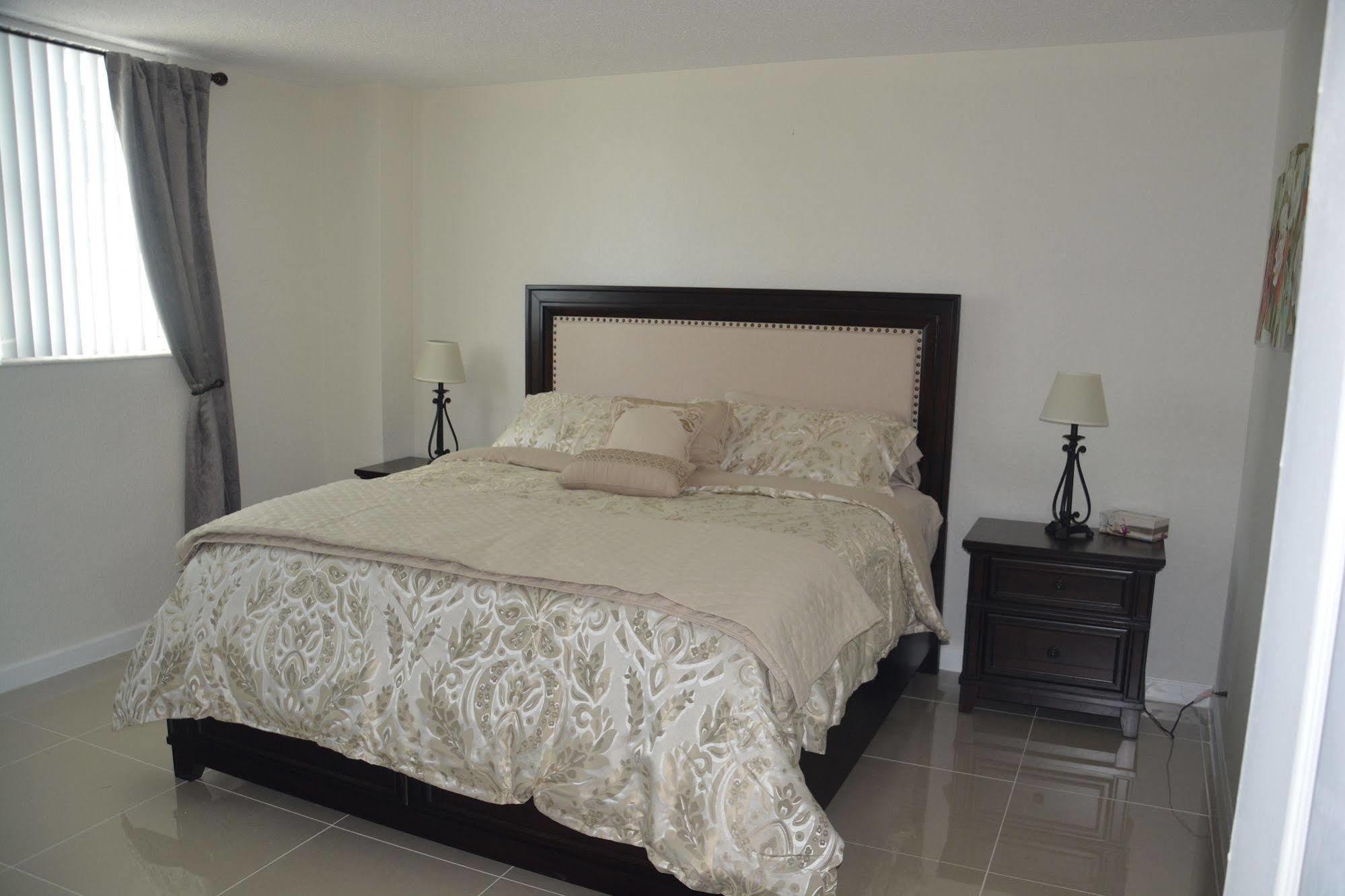 Apartments At Sian Residences Hallandale Beach Bagian luar foto